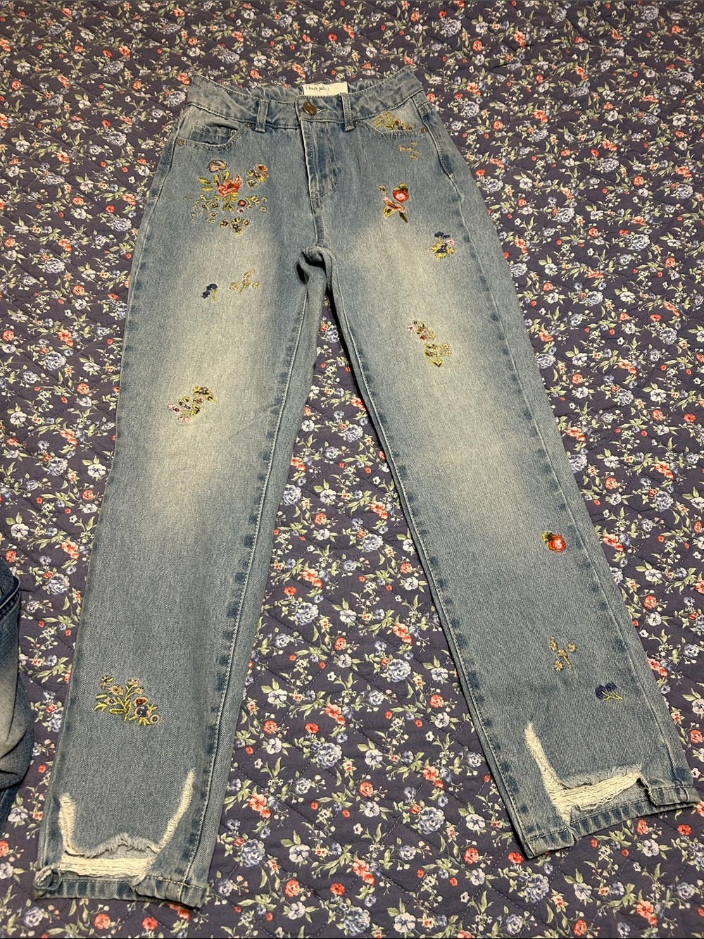 Embroidered Light Blue Women's Jeans - Floral Accent